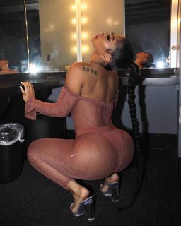 Taylor Hing feet photo thumbnail