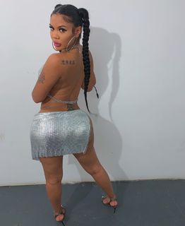 Taylor Hing feet photo thumbnail