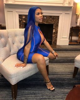 Taylor Hing feet photo thumbnail