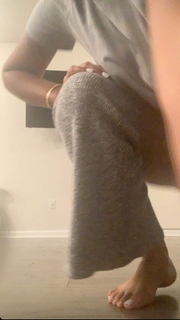 Taylor Hing feet photo thumbnail