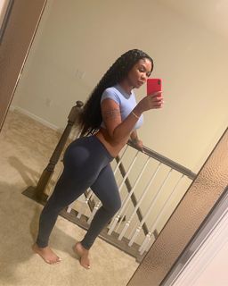 Taylor Hing feet photo thumbnail