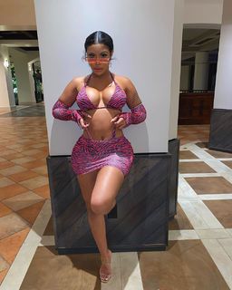 Taylor Hing feet photo thumbnail