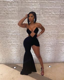 Taylor Hing feet photo thumbnail