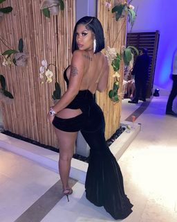 Taylor Hing feet photo thumbnail