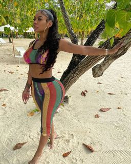 Taylor Hing feet photo thumbnail