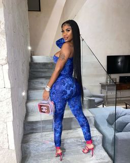 Taylor Hing feet photo thumbnail