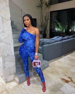 Taylor Hing feet photo thumbnail