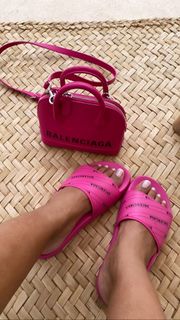 Taylor Hing feet photo thumbnail