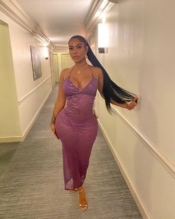 Taylor Hing feet photo thumbnail