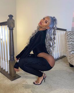 Taylor Hing feet photo thumbnail