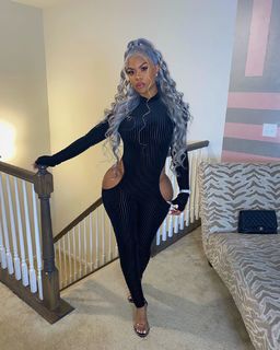 Taylor Hing feet photo thumbnail