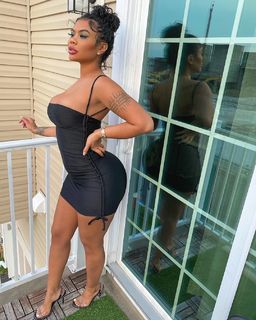 Taylor Hing feet photo thumbnail