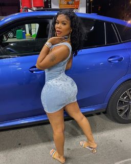 Taylor Hing feet photo thumbnail