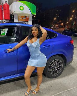 Taylor Hing feet photo thumbnail