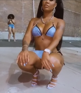 Taylor Hing feet photo thumbnail