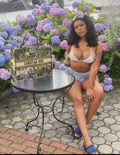 Taylor Hing feet photo thumbnail