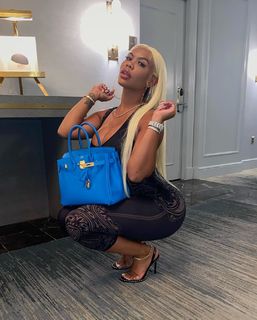 Taylor Hing feet photo thumbnail