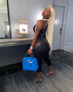 Taylor Hing feet photo thumbnail