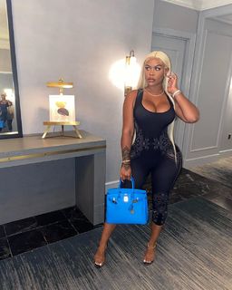 Taylor Hing feet photo thumbnail