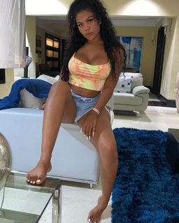 Taylor Hing feet photo thumbnail