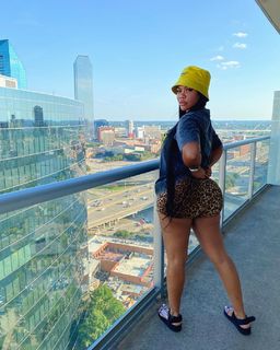 Taylor Hing feet photo thumbnail