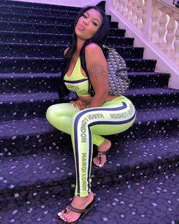 Taylor Hing feet photo thumbnail