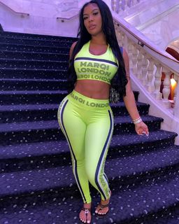 Taylor Hing feet photo thumbnail