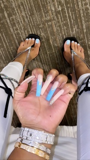 Taylor Hing feet photo thumbnail