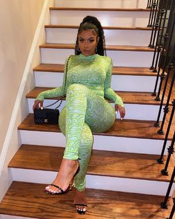 Taylor Hing feet photo thumbnail