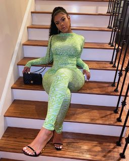 Taylor Hing feet photo thumbnail