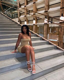 Taylor Hing feet photo thumbnail