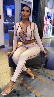 Taylor Hing feet photo thumbnail