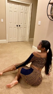 Taylor Hing feet photo thumbnail