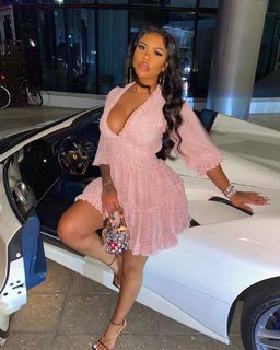 Taylor Hing feet photo thumbnail