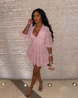 Taylor Hing feet photo thumbnail