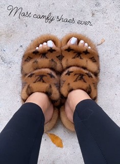 Taylor Hing feet photo thumbnail