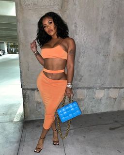 Taylor Hing feet photo thumbnail