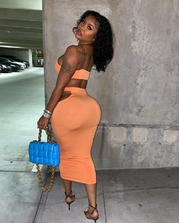 Taylor Hing feet photo thumbnail