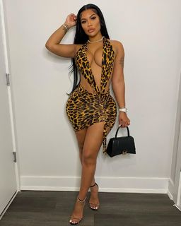 Taylor Hing feet photo thumbnail