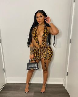 Taylor Hing feet photo thumbnail