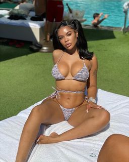 Taylor Hing feet photo thumbnail