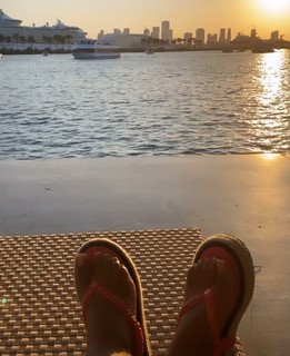 Taylor Hing feet photo thumbnail