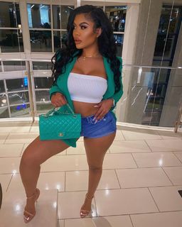 Taylor Hing feet photo thumbnail