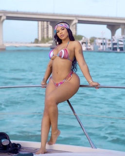 Taylor Hing feet photo thumbnail