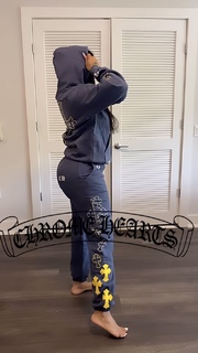 Taylor Hing feet photo thumbnail