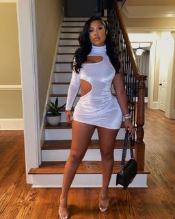 Taylor Hing feet photo thumbnail