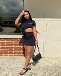 Taylor Hing feet photo thumbnail