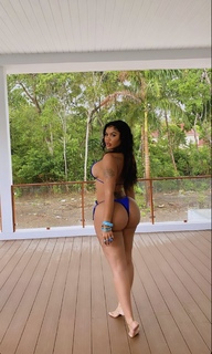 Taylor Hing feet photo thumbnail