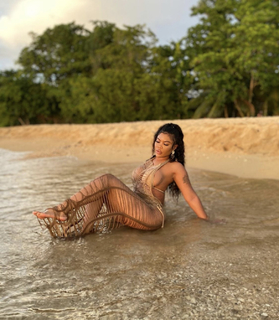 Taylor Hing feet photo thumbnail