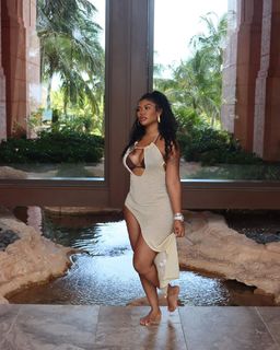 Taylor Hing feet photo thumbnail